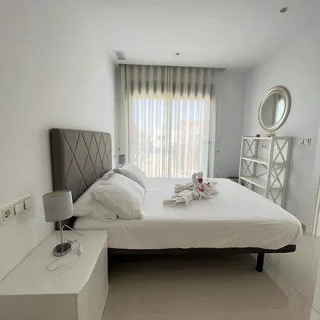 Deluxe La Marina