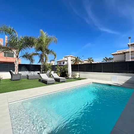 Deluxe La Marina Villa *