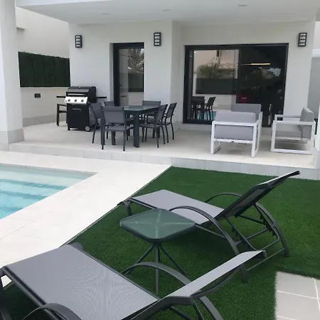 Deluxe La Marina