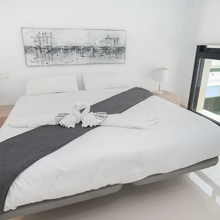 Deluxe La Marina