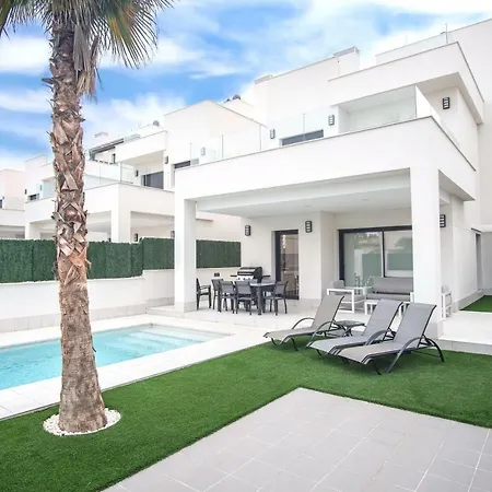 Deluxe La Marina Villa *