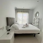 Deluxe La Marina