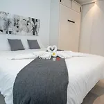Deluxe La Marina
