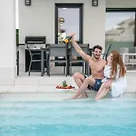 Deluxe La Marina Villa *