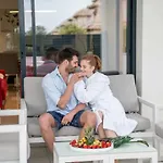 Deluxe La Marina