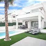 Deluxe La Marina Villa *