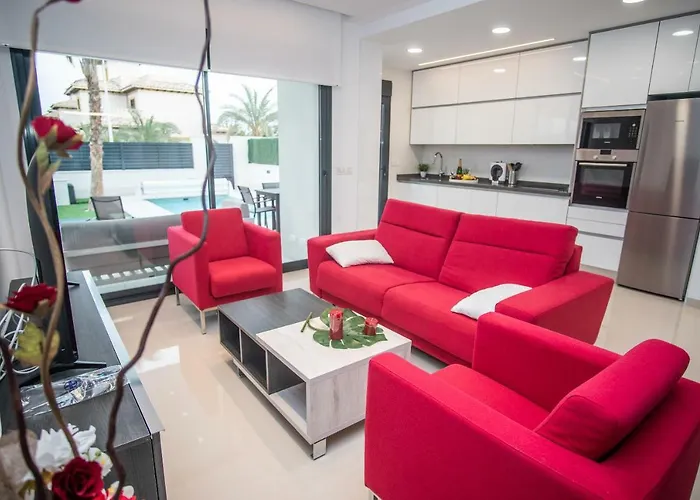 Deluxe La Marina Villa *