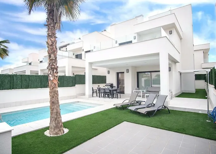 Deluxe La Marina Villa *