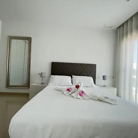 Deluxe La Marina *