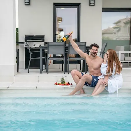 Deluxe La Marina Villa *