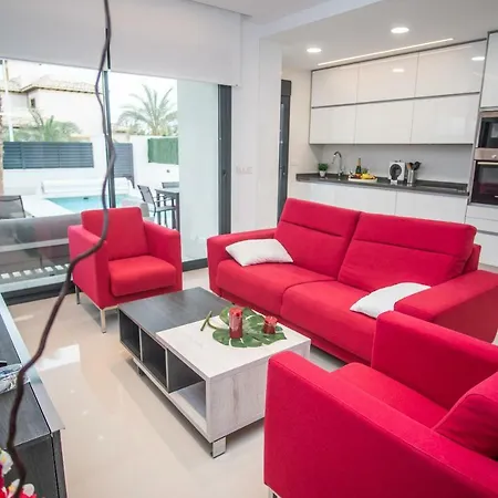 Deluxe La Marina Вилла *